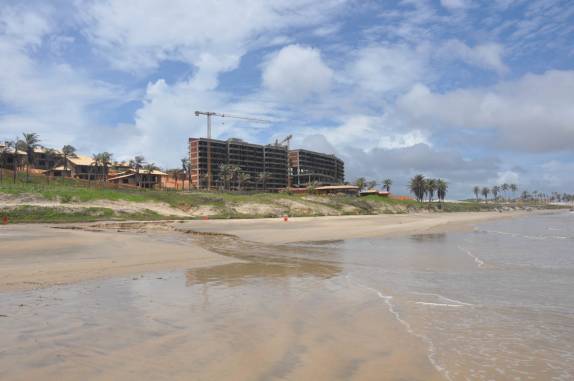 Hotel em construção na praia de Lagoinha - CE